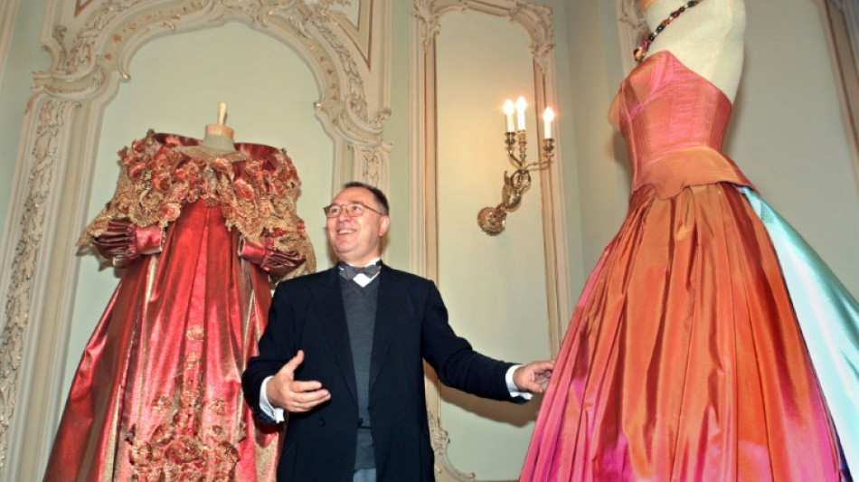 El diseñador ruso Slava Zaitsev, apodado el "Dior rojo", murió a los 85 años